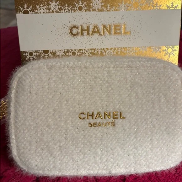 NEW Chanel BEAUTE GWP WHITE COSMETIC BAG 2 GOLD CC Charms **goldtone chain added - Picture 2 of 7